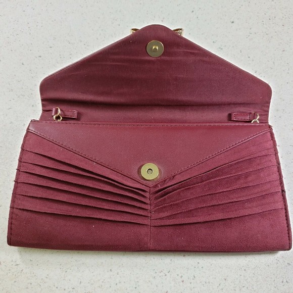 Atmosphere Red Burgundy Suede with Gold Tone Bow & Chain Strap Purse Clutch - Picture 3 of 7